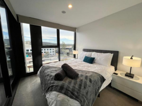 Midnight Luxe 2BR 2Bath Apartment 507 in the heart of Braddon L5 Views Pool Sauna Gym Wifi